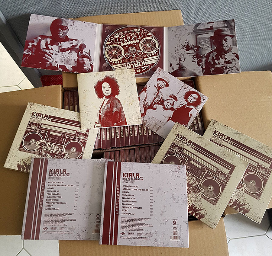 Photographies livret pochette Money - Kiala & The Afroblasters - Production Kamiyad France - Photographies livret Babatunde Banjoko