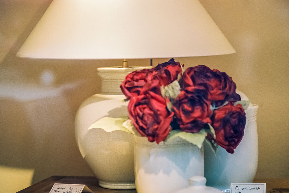 Lampe et pot avec couvercle